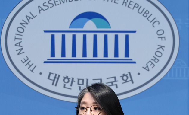 용혜인 장관 후보자 '입장 발표 전 목부터 축이고'