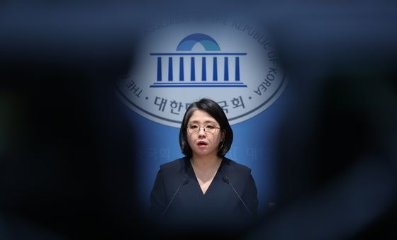 국회 소통관에서 입장 발표하는 용혜인 후보자