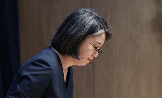 인사하는 용혜인 후보자