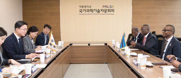 면담하는 류제명 차관과 보츠와나 부통령