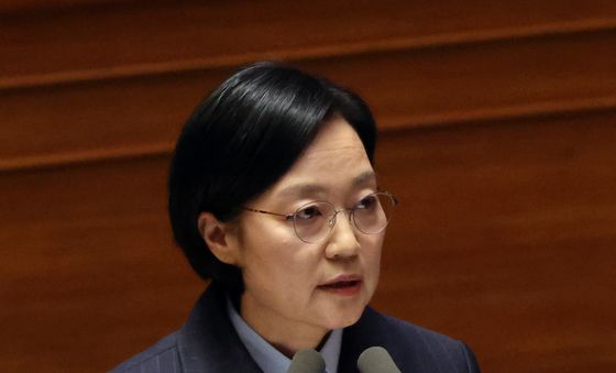 답변하는 한성숙 국무총리