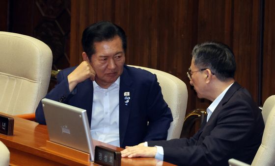 대화 나누는 정청래·정성호