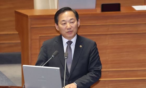 대정부 질문 답변하는 이두희 차관