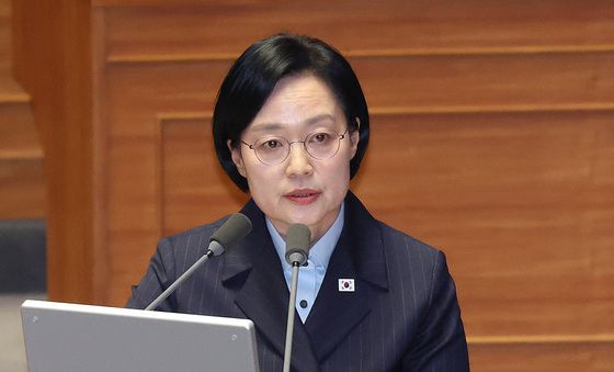 대정부 질문 답변하는 한성숙 총리
