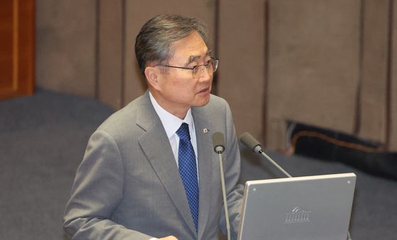 대정부질문 답하는 조현 장관
