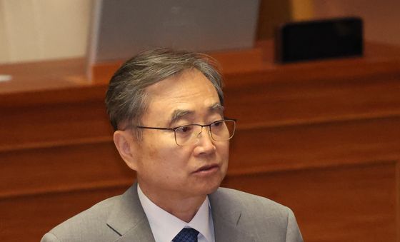 조현 장관, 대정부질문 답변