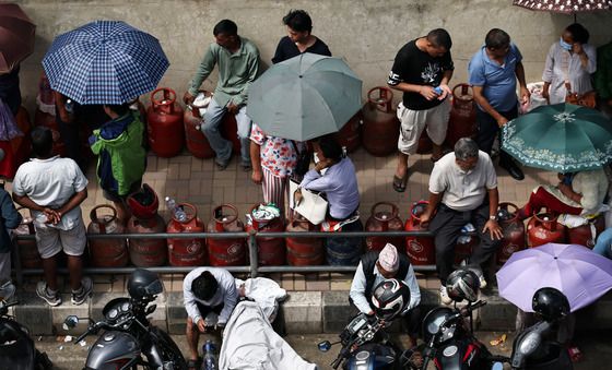 중동사태에 대홍수까지…네팔 LPG 품귀
