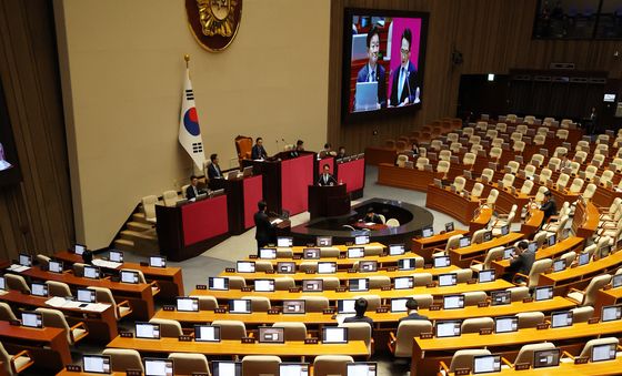 빈 자리 눈에 띄는 국회 본회의장
