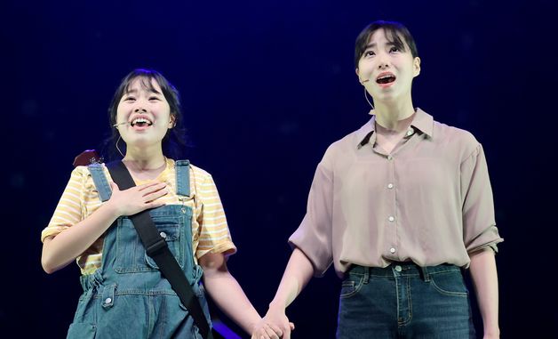 최유경·이혜인, 손 꼭 잡은 모녀
