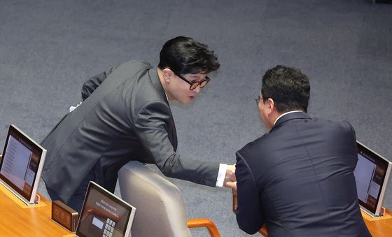 인사하는 한동훈·천하람
