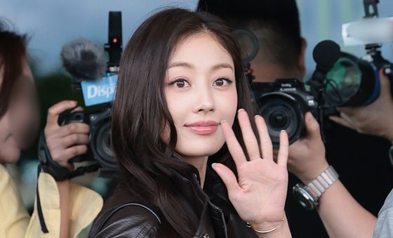 지효, 인형이 따로없네