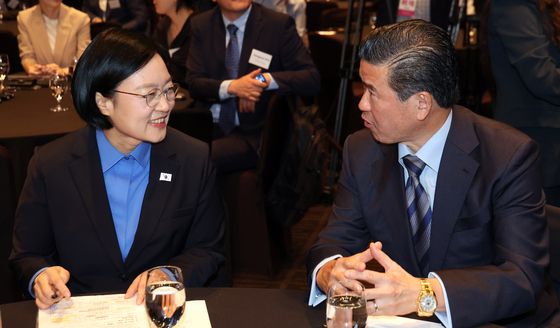 한성숙 총리, 암참 간담회서 기업 목소리 청취
