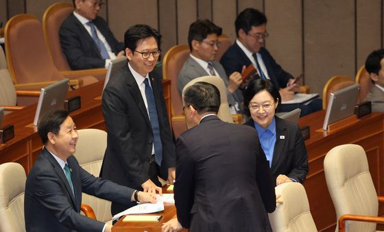 본회의장 찾은 한성숙 국무총리