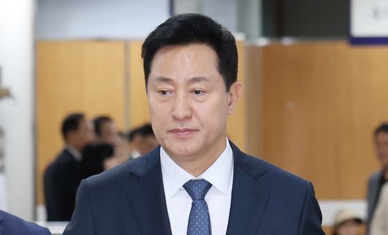 정치자금법 위반 공판 출석하는 오세훈 서울시장