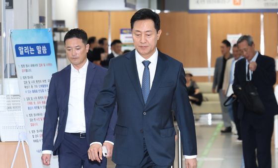정치자금법 위반 공판 출석하는 오세훈 서울시장