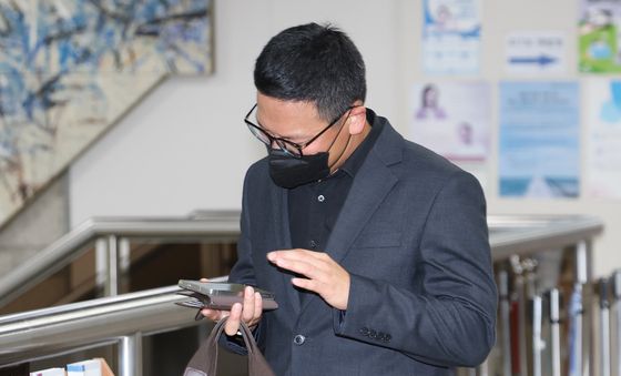 '박정훈 허위 영장' 軍검사, 항소심 출석