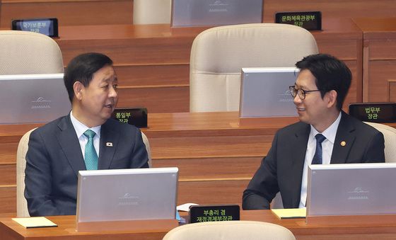 대화하는 구윤철·배경훈