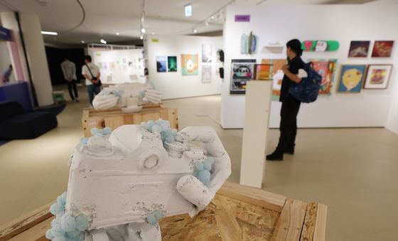 "도서관을 예술 장터로"…농카데미아 아트페어