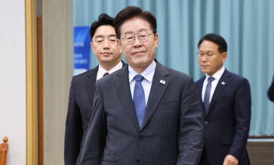 수석보좌관회의 참석하는 이재명 대통령