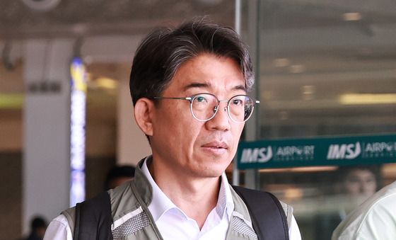 네팔 입국하는 윤주석 KDRT 2진 구호대장