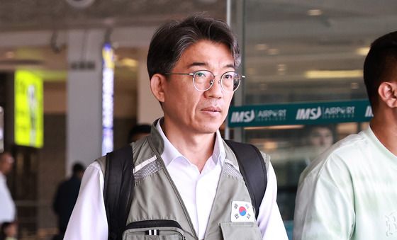 네팔 입국하는 윤주석 KDRT 2진 구호대장