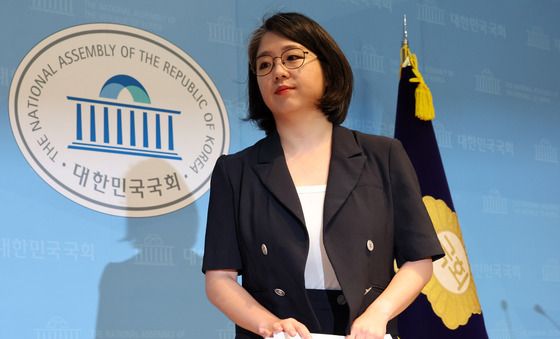 사퇴 발표 기자회견 마친 용혜인 후보자