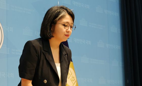 인사하는 용혜인 후보자