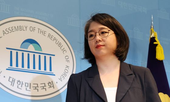 사퇴 발표 기자회견 마친 용혜인