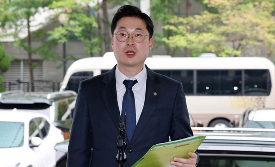 '한동훈 수사자료 유출 의혹' 고발인 조사 출석한 김동아 의원