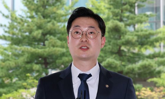 김동아 의원, 영등포경찰서 고발인 조사 출석