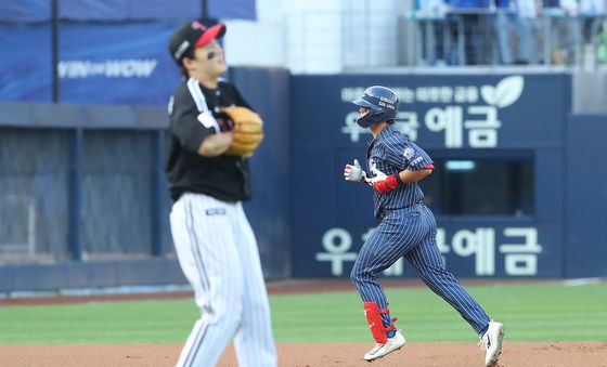 그라운드 달리는 박승규