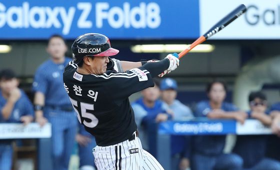 '2타점' 동점 적시타 치는 송찬의