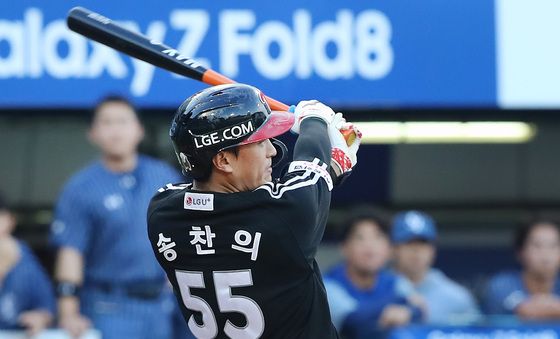 '2타점' 동점 적시타 치는 송찬의