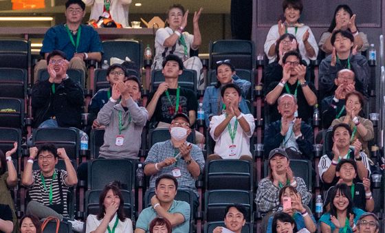 한일전 등장한 양국 국기