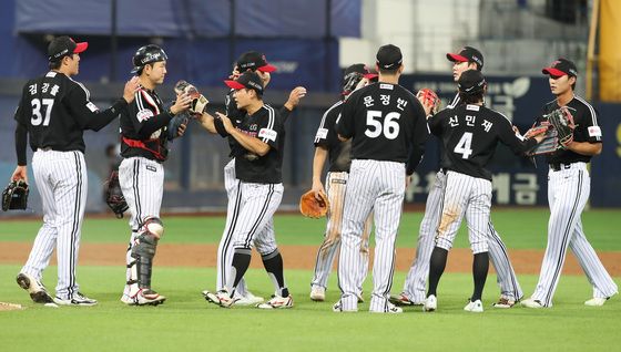 LG, 삼성 상대 '13대 5' 승리