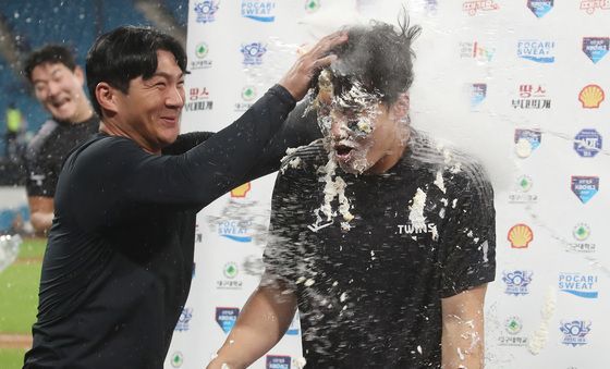 LG 임찬규 '통산 100승' 축하