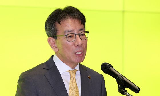 이재근 KB금융 차기 회장 후보자, 첫 출근길 소감