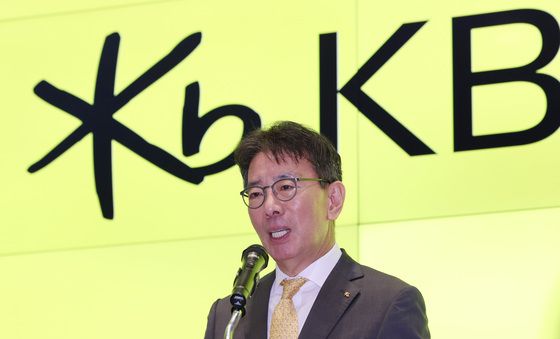 이재근, 차기 KB 회장 후보 첫 출근…"무거운 책임감"