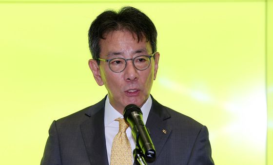 취재진 만난 이재근 KB금융 차기 회장 후보자