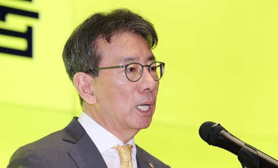 차기 회장 후보 내정 후 첫 출근 소감 밝히는 이재근