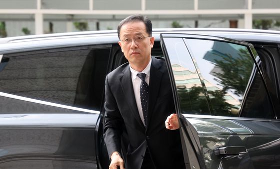 인사 청문회 사무실 출근하는 이형일 부총리 후보