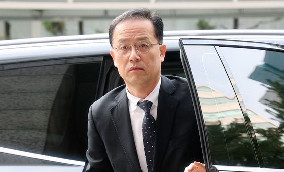인사 청문회 사무실 출근하는 이형일 부총리 후보