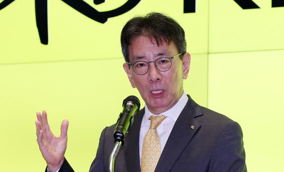 KB금융 차기 회장 후보 이재근 첫 출근