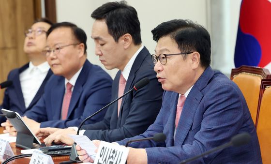발언하는 정점식 원내대표