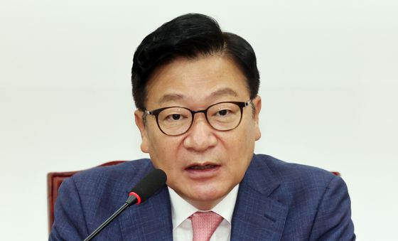 발언하는 정점식 원내대표