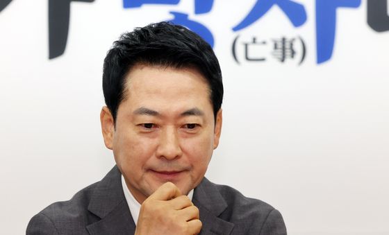 생각에 잠긴 장동혁 대표