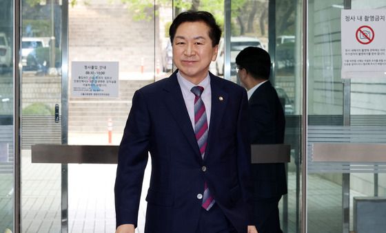 법정 향하는 김기현 의원
