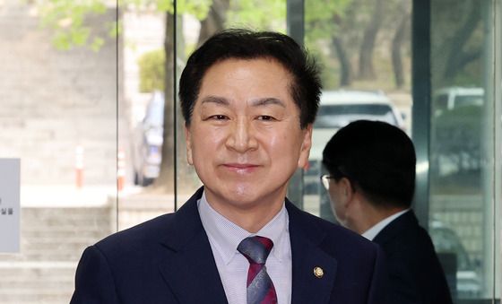 '김건희 여사 로저비비에 의혹' 김기현 의원 5차 공판 출석