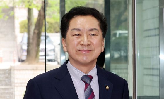 재판 출석하는 김기현 의원