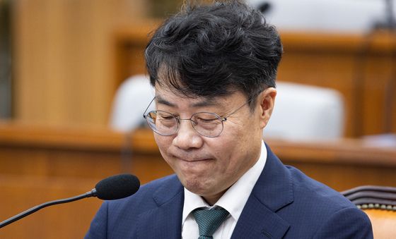 굳은 표정의 김성수 대법관 후보자
